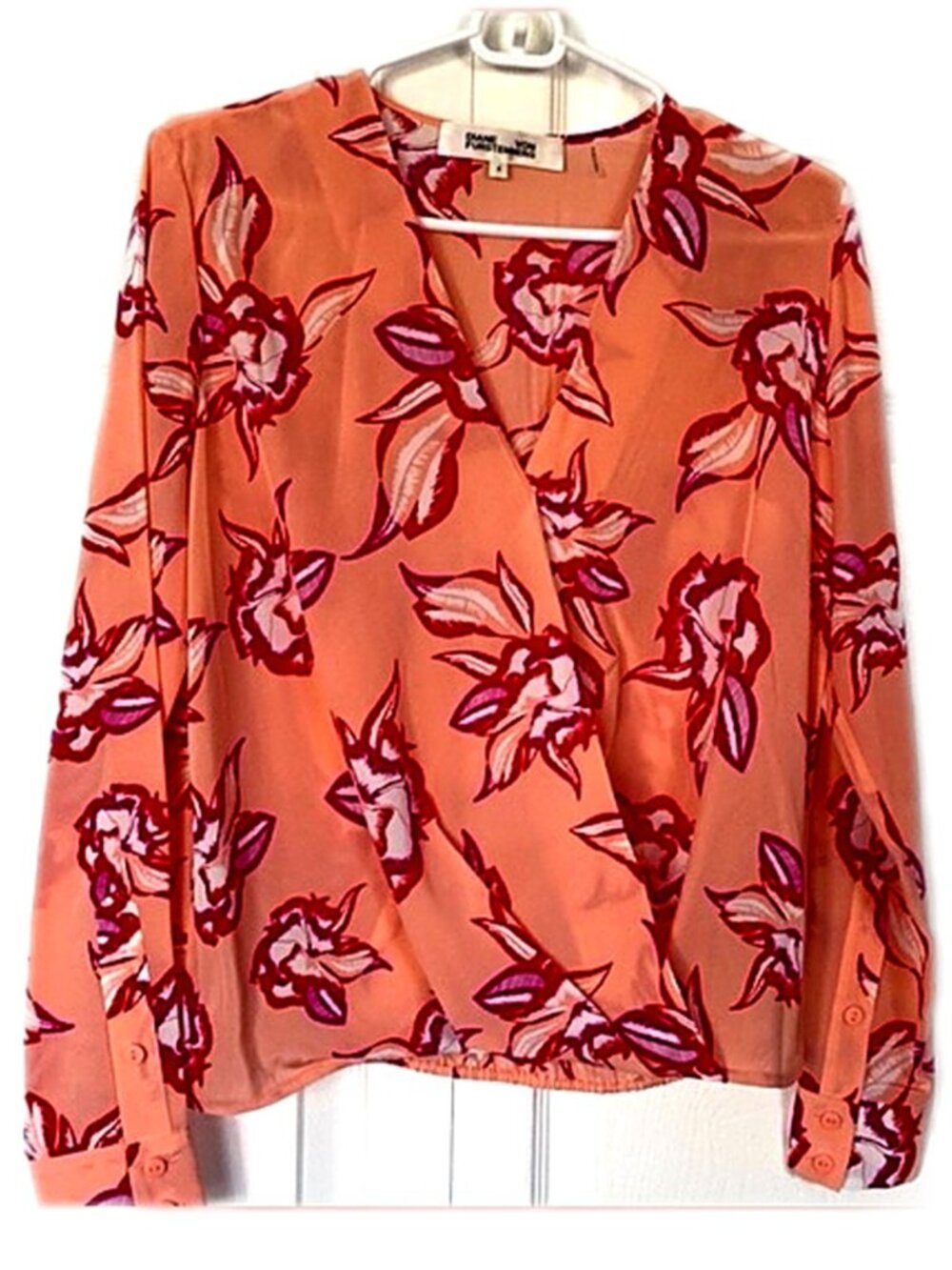 Diane Von Furstenberg Shirt 100% Silk Long Sleeve Blouse Top size 4 - Picture 1 of 14